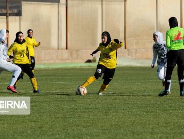 شکست سنگین تیم فوتبال زنان فارس مقابل ملوان بندر انزلی