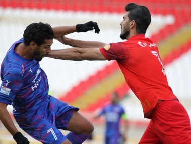 محمدی: بازیکنان تراکتور به من پسگردنی و لگد زدند!