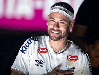 نیمار عمل جراحی زانو انجام داد؛ امیدها به جام جهانی باقی‌ست