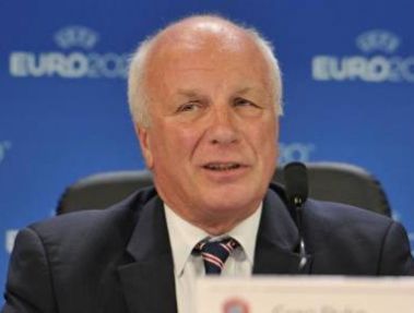 در صورت جدایی بلاتر، انگلیس خواهان میزبانی جام جهانی خواهد..