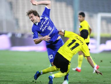 دردسر آبی پوشان برای سفر به اصفهان/ استقلال2روز زود میرود