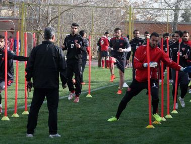 در غیاب بنگر و خانزاده/ 18 بازیکن بازی با صبا مشخص شدند