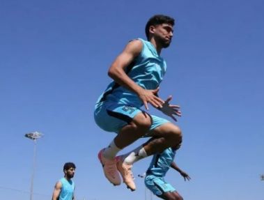 قلیزاده: سر به آسمان، چشم به ترکیب!