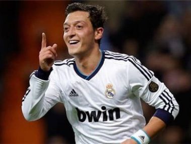 آیا زمان نیمکت نشینی اوزیل فرا رسیده است؟