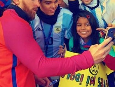 سلفی صمیمانه مسی با هواداران آرژانتینی بارسا