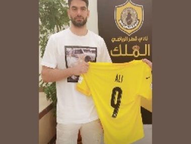هافبک فصل گذشته استقلال رسما قطری شد