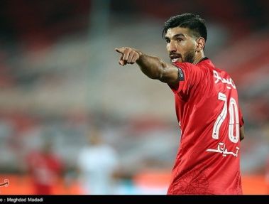 مغانلو: انتقال به سپاهان؟ الان بازیکن پرسپولیس هستم