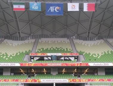 نصب پرچم ايران در ورزشگاه ملبورن