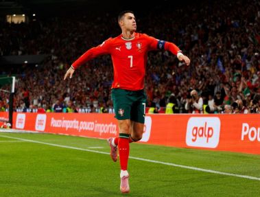 بررسی آماری: رونالدو کِی 1000 گله میشود؟