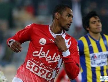 بنگستون در آخرین لحظه در پرسپولیس ماندنی شد