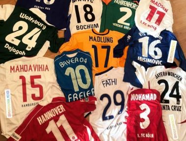 هاشمیان و رونمایی از پیراهن ستارگان فوتبال